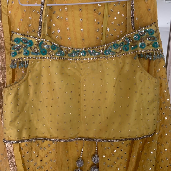 Yellow lengha in size 40-42 - Picture 6 of 6
